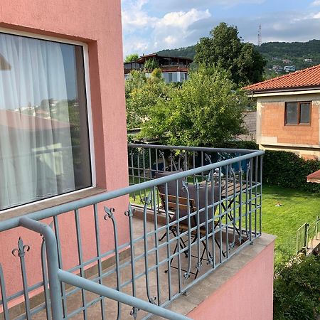 Sunray Guest House, Private Rooms & Apartment With Lovely Sea View Varna Exterior foto