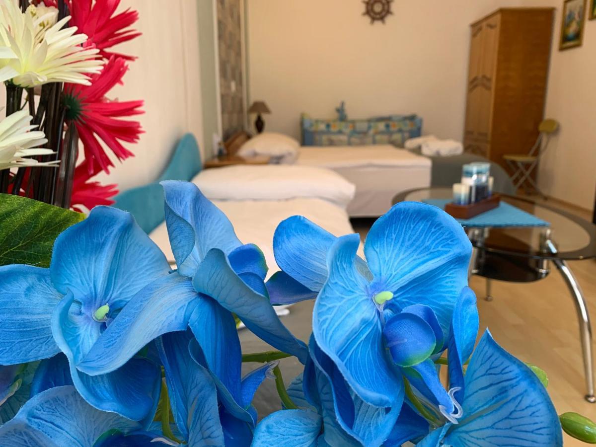 Sunray Guest House, Private Rooms & Apartment With Lovely Sea View Varna Exterior foto