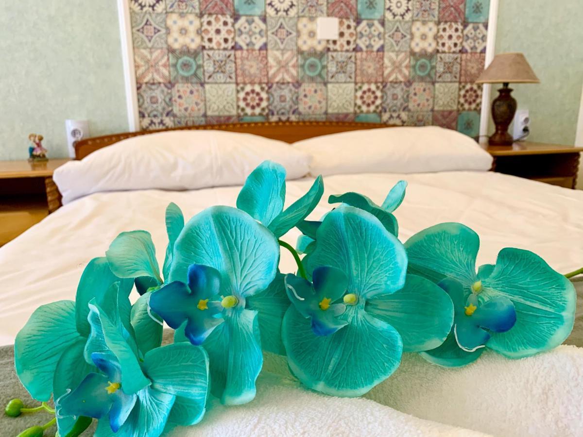Sunray Guest House, Private Rooms & Apartment With Lovely Sea View Varna Exterior foto