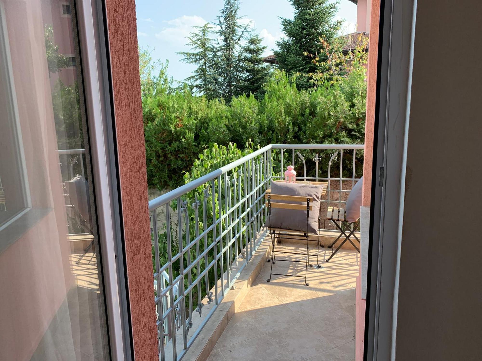 Sunray Guest House, Private Rooms & Apartment With Lovely Sea View Varna Exterior foto