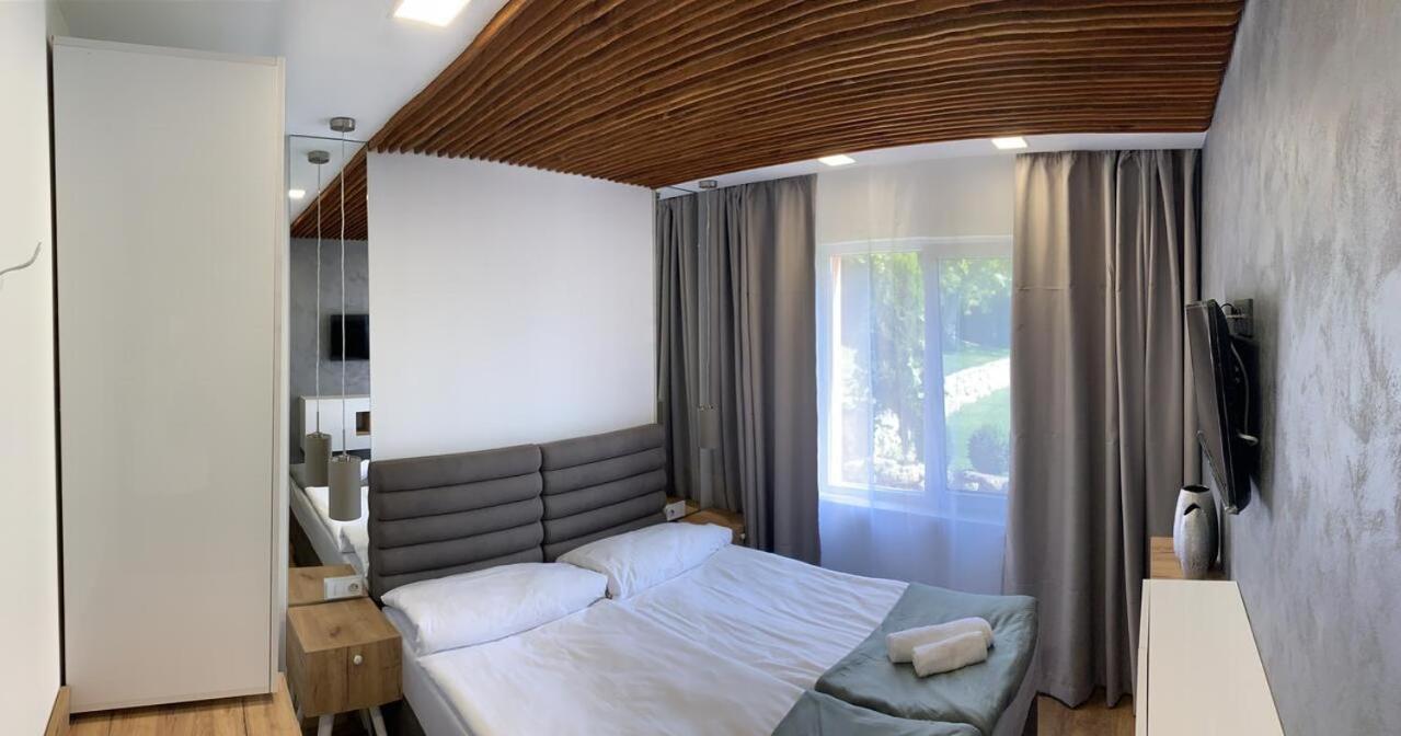 Sunray Guest House, Private Rooms & Apartment With Lovely Sea View Varna Exterior foto