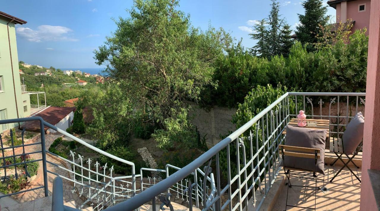 Sunray Guest House, Private Rooms & Apartment With Lovely Sea View Varna Exterior foto
