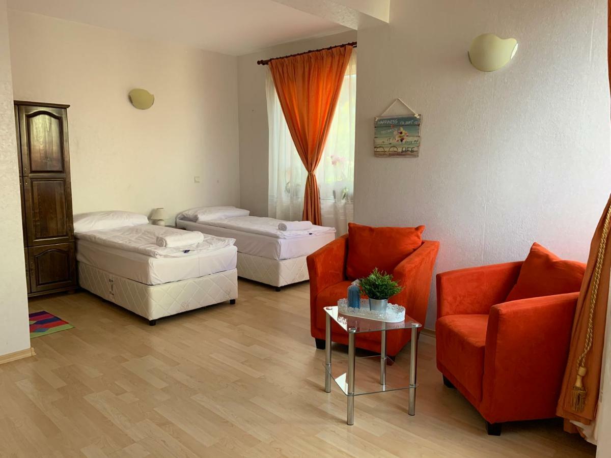 Sunray Guest House, Private Rooms & Apartment With Lovely Sea View Varna Exterior foto