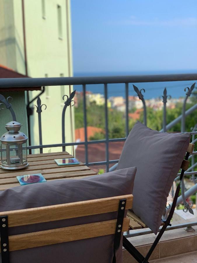 Sunray Guest House, Private Rooms & Apartment With Lovely Sea View Varna Exterior foto