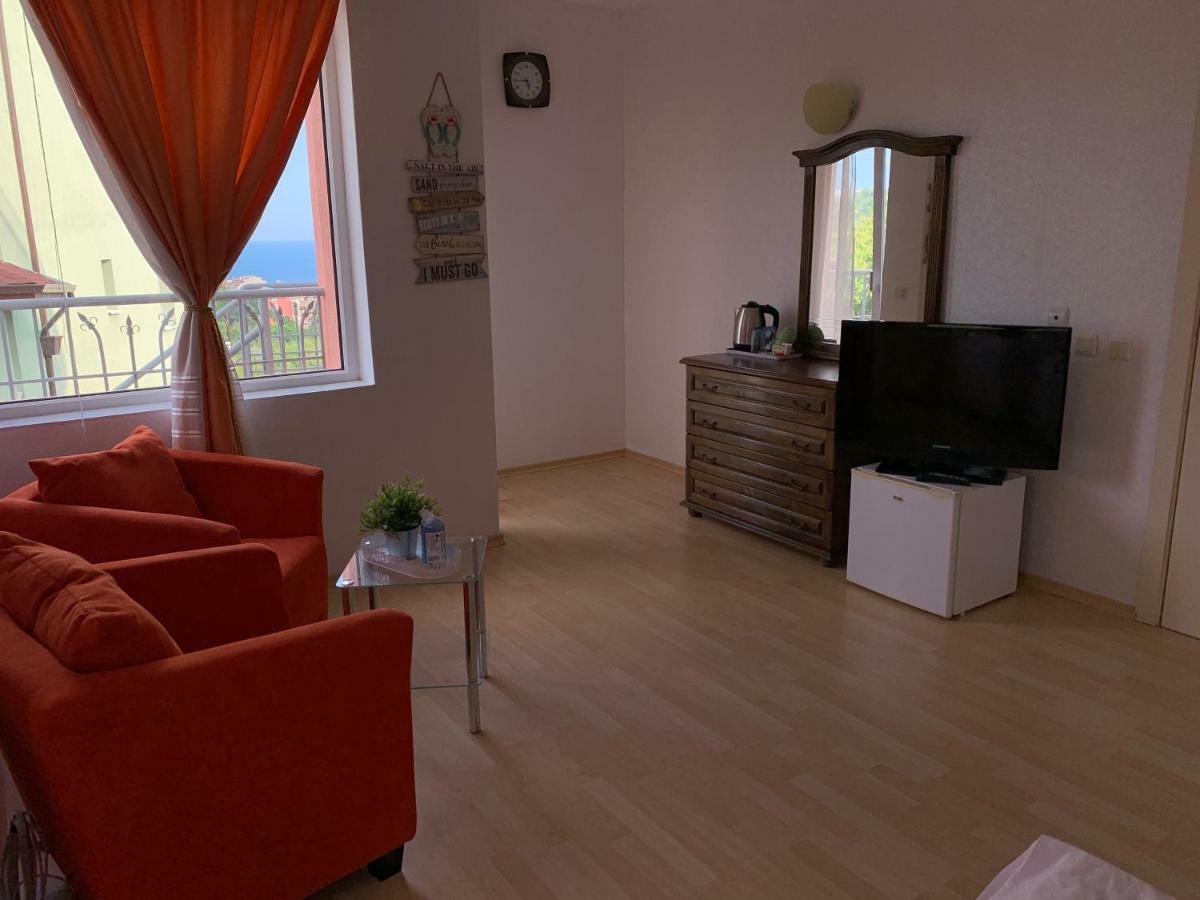 Sunray Guest House, Private Rooms & Apartment With Lovely Sea View Varna Exterior foto